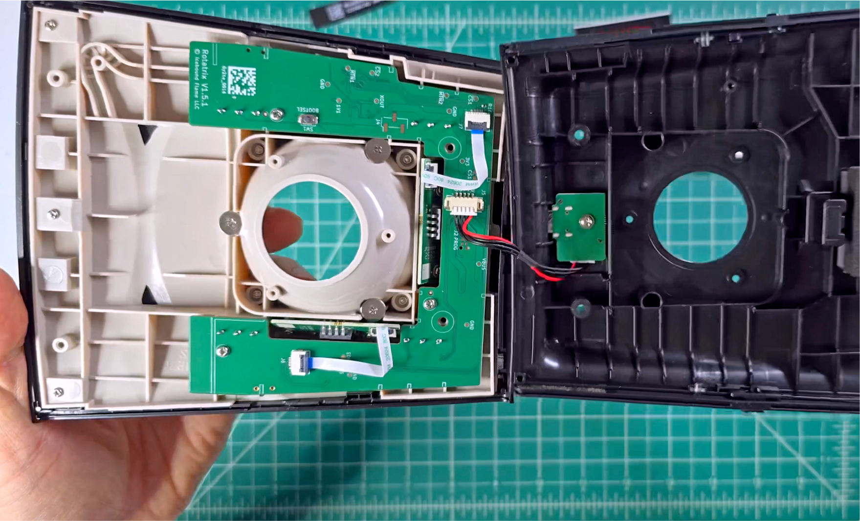 Reconnecting the USB-port connector to the Rotatrix board